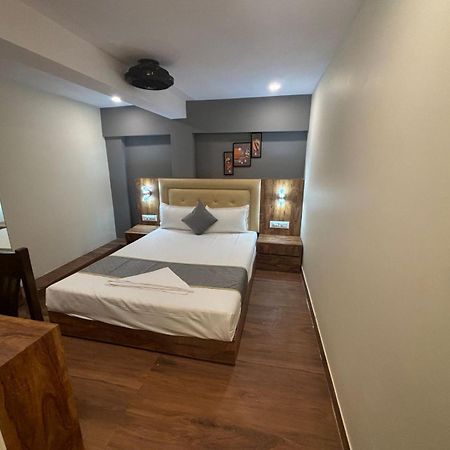 Hotel Z-A-R-A Park Goregaon West Мумбай Екстериор снимка