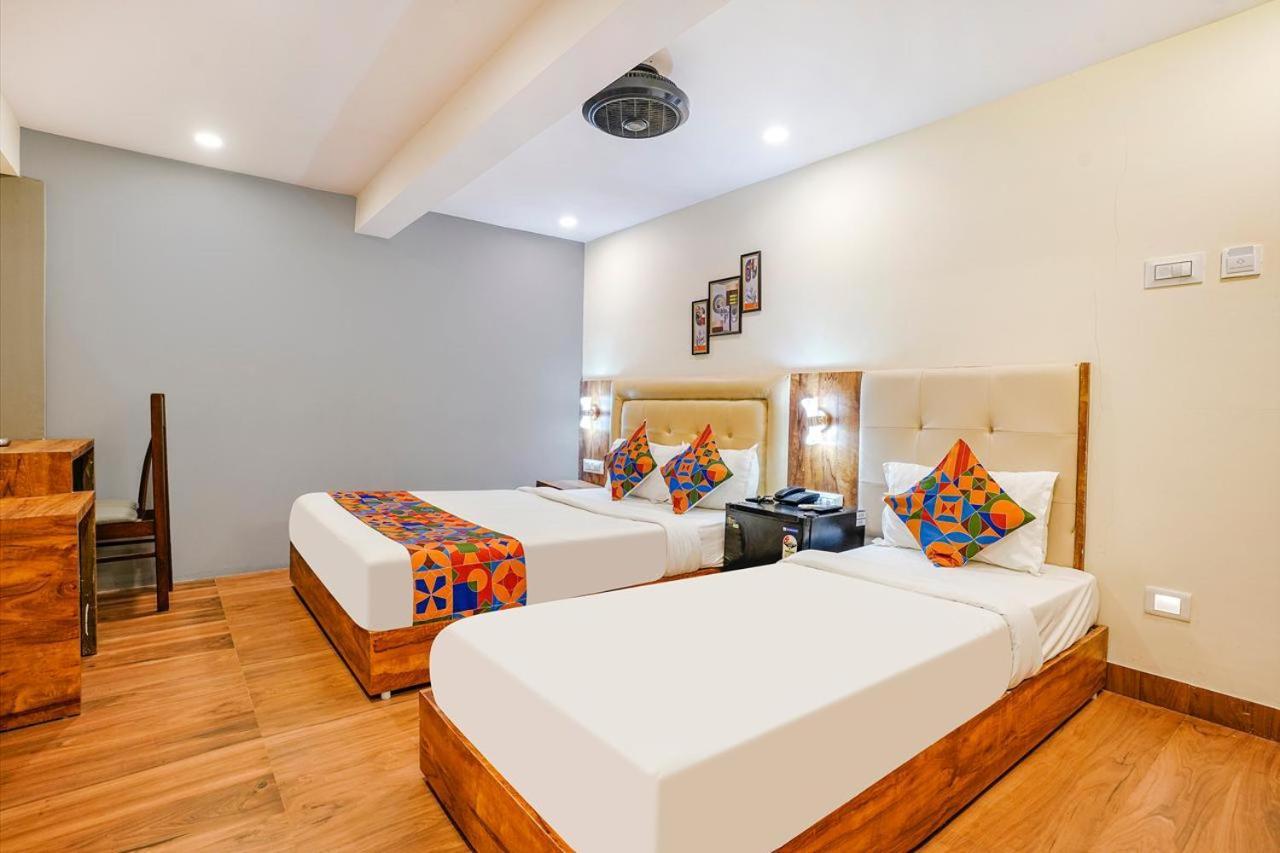 Hotel Z-A-R-A Park Goregaon West Мумбай Екстериор снимка